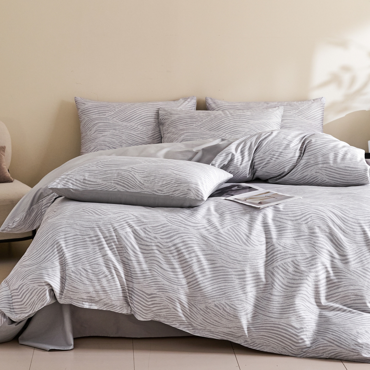 91家纺网 家纺一手货源 找家纺 新方向 【控价 提供买家秀】2026新款 数码印花50s双股全棉贡缎长绒棉四件套-罗马(控价 标准288元 加大308元) 罗马-爵士灰