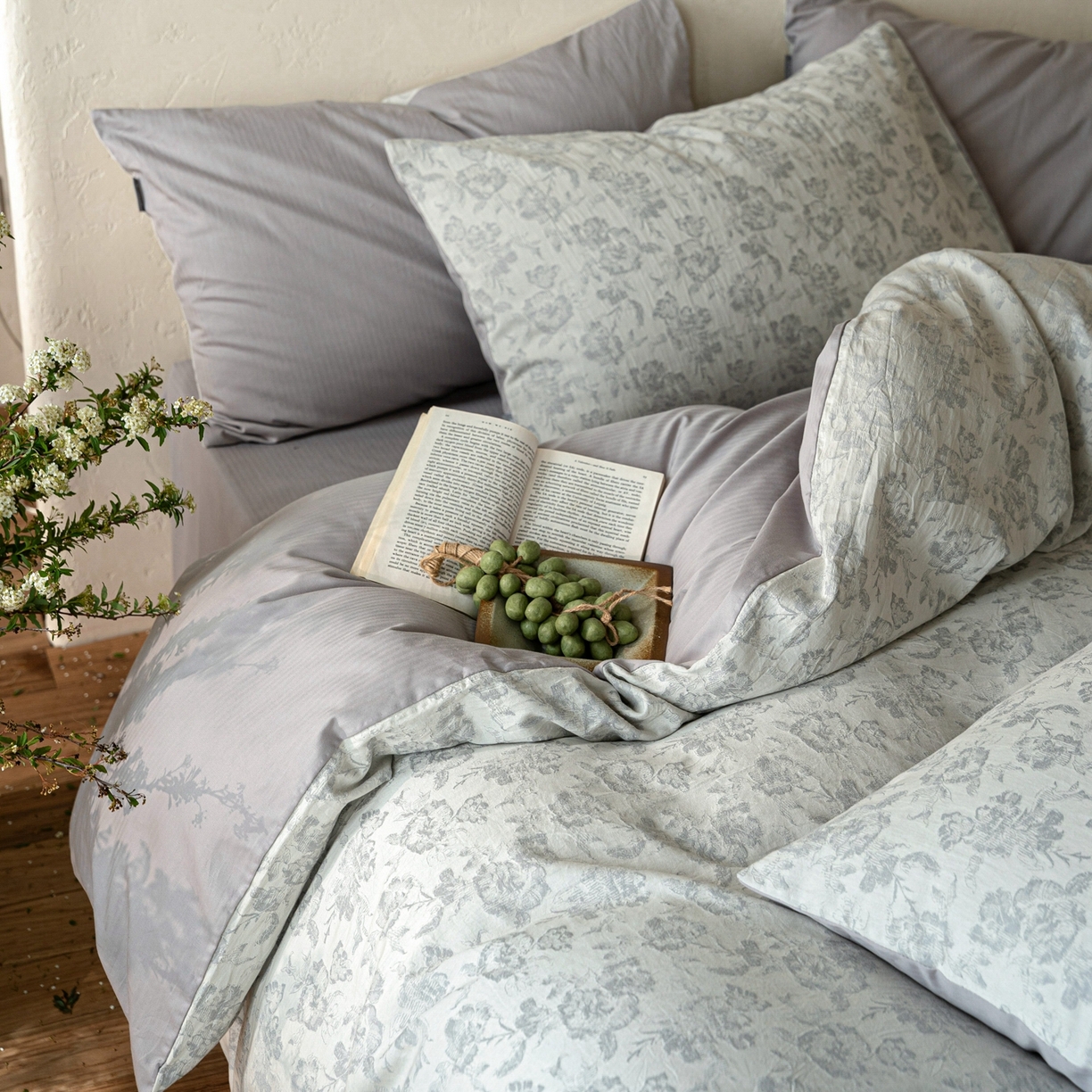 91家纺网 家纺一手货源 找家纺 时光里 2026新款全棉纯棉60支色织水洗提花四件套 椿樱时--浅山