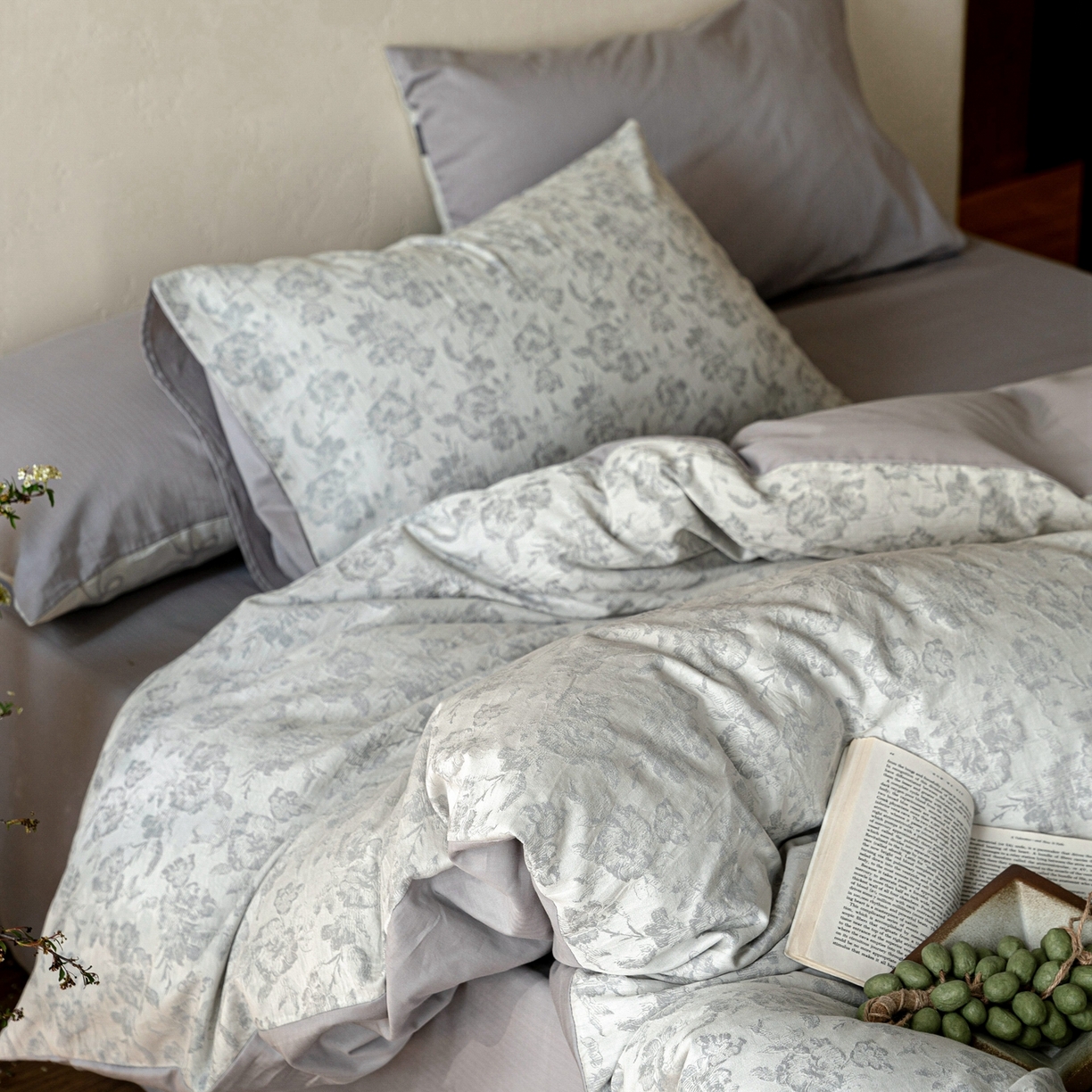 91家纺网 家纺一手货源 找家纺 时光里 2026新款全棉纯棉60支色织水洗提花四件套 椿樱时--浅山