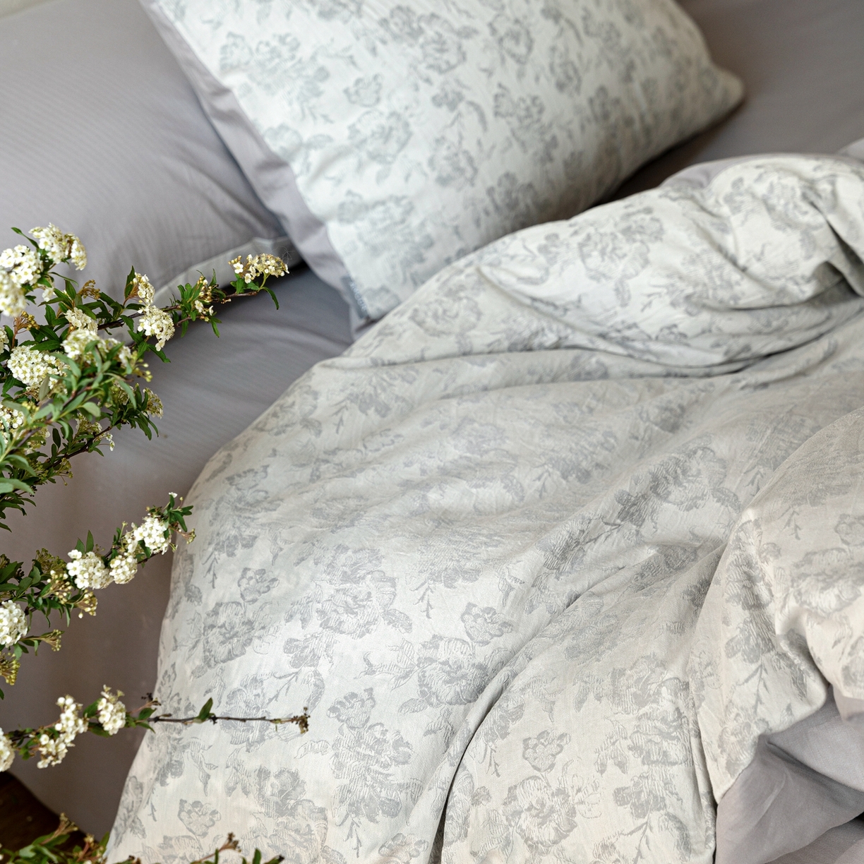 91家纺网 家纺一手货源 找家纺 时光里 2026新款全棉纯棉60支色织水洗提花四件套 椿樱时--浅山