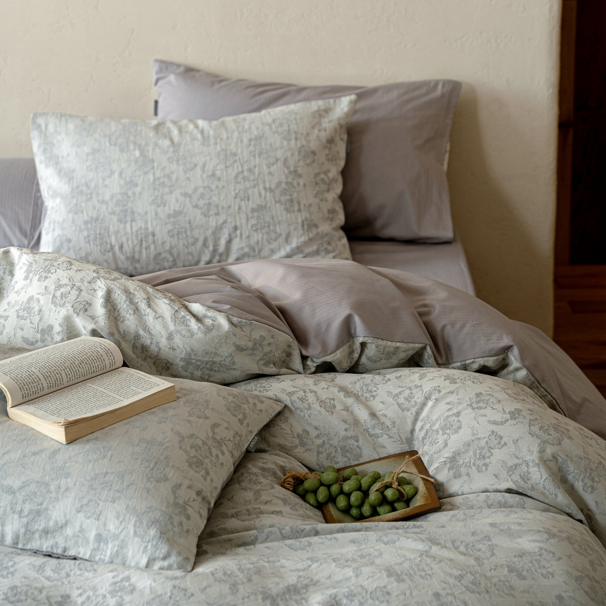 91家纺网 家纺一手货源 找家纺 时光里 2026新款全棉纯棉60支色织水洗提花四件套 椿樱时--浅山