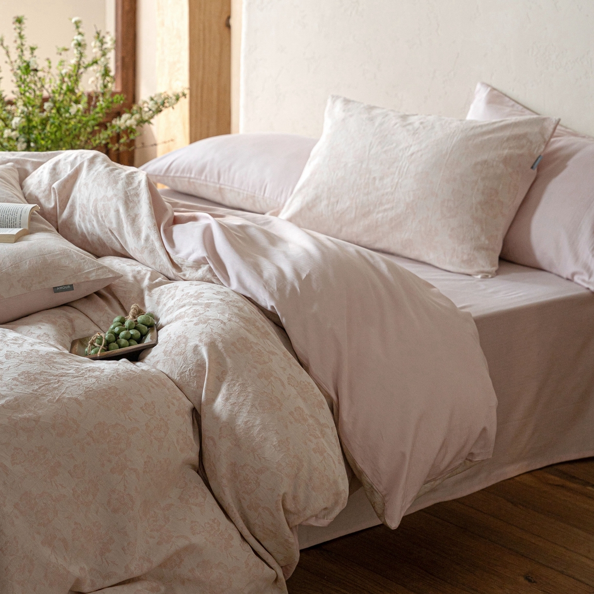 91家纺网 家纺一手货源 找家纺 时光里 2026新款全棉纯棉60支色织水洗提花四件套 椿樱时--雨粉