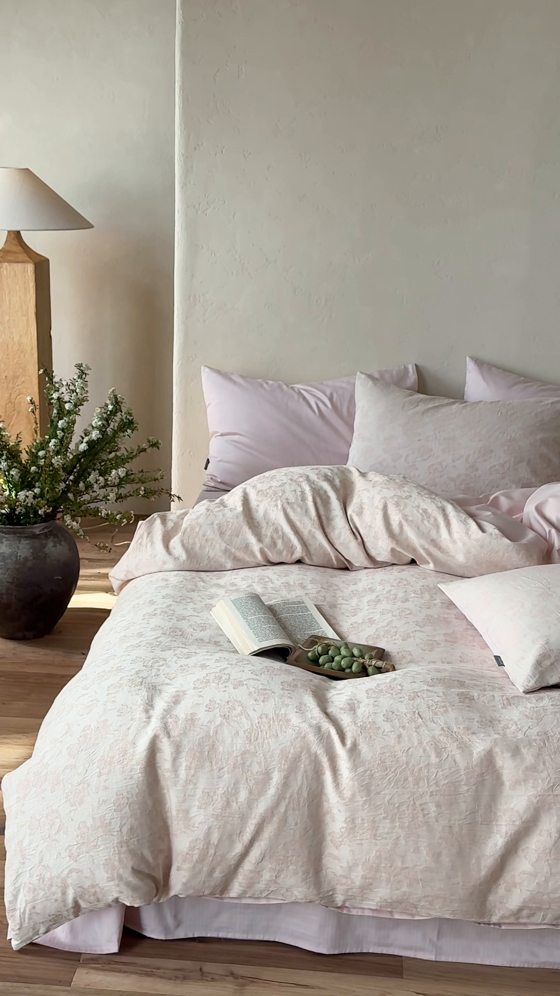 91家纺网 家纺一手货源 找家纺 时光里 2026新款全棉纯棉60支色织水洗提花四件套 椿樱时--雨粉