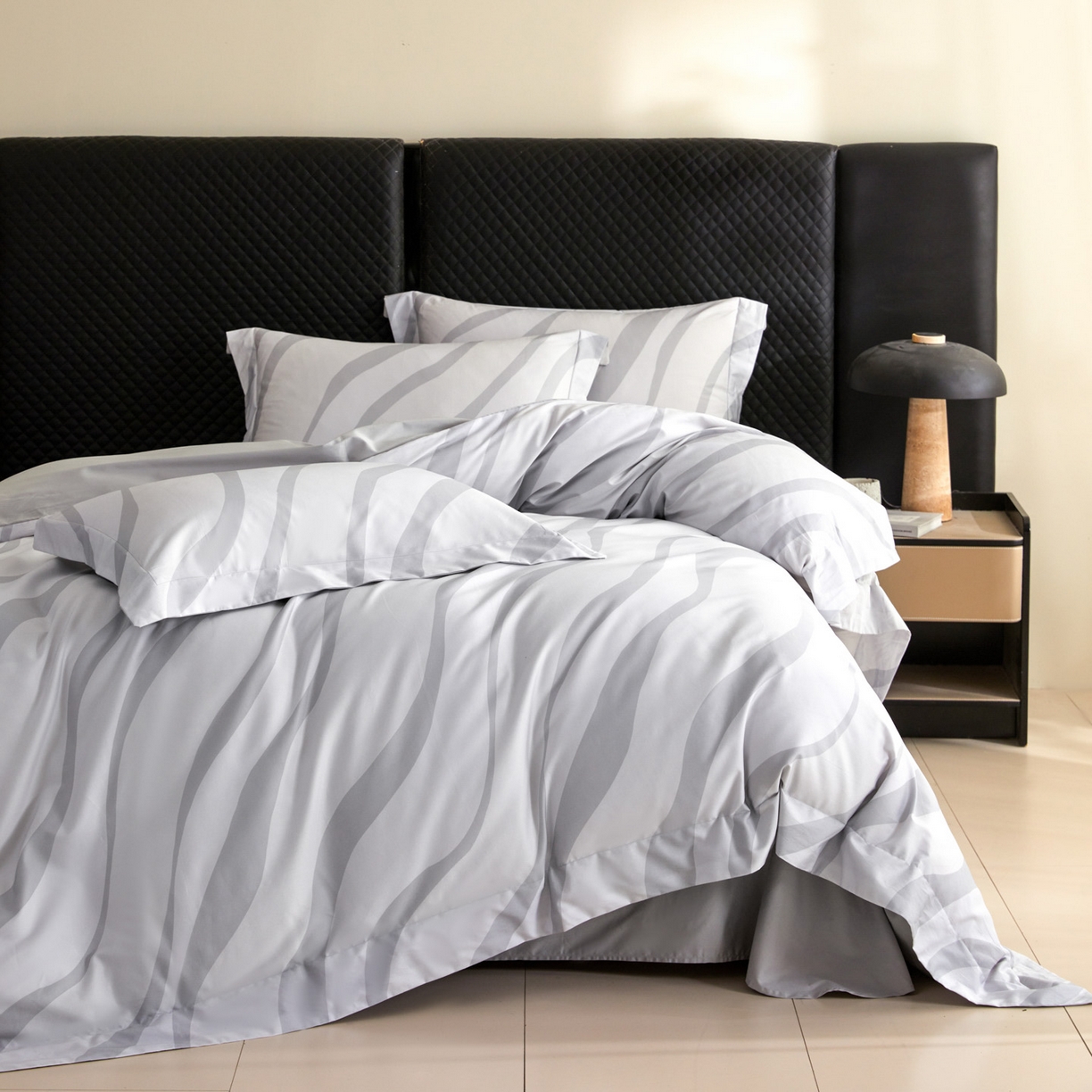 91家纺网 家纺一手货源 找家纺 （总）新方向 【控价 提供买家秀】2026新款 数码印花50s双股全棉贡缎长绒棉四件套-轨迹(控价 标准318元 加大338元)