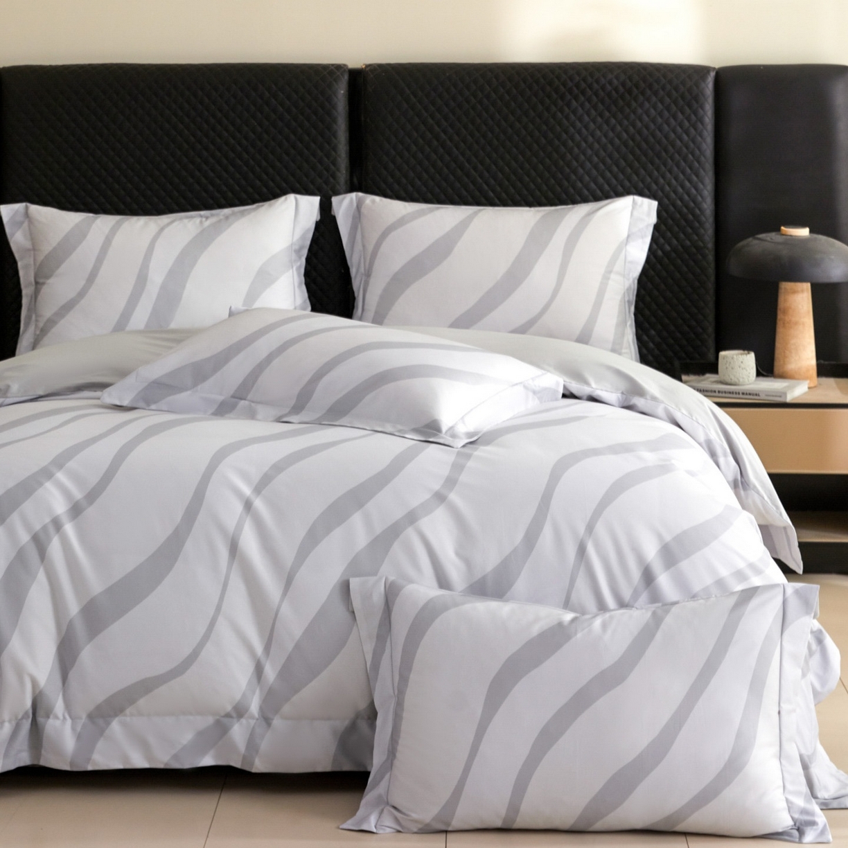 91家纺网 家纺一手货源 找家纺 （总）新方向 【控价 提供买家秀】2026新款 数码印花50s双股全棉贡缎长绒棉四件套-轨迹(控价 标准318元 加大338元)