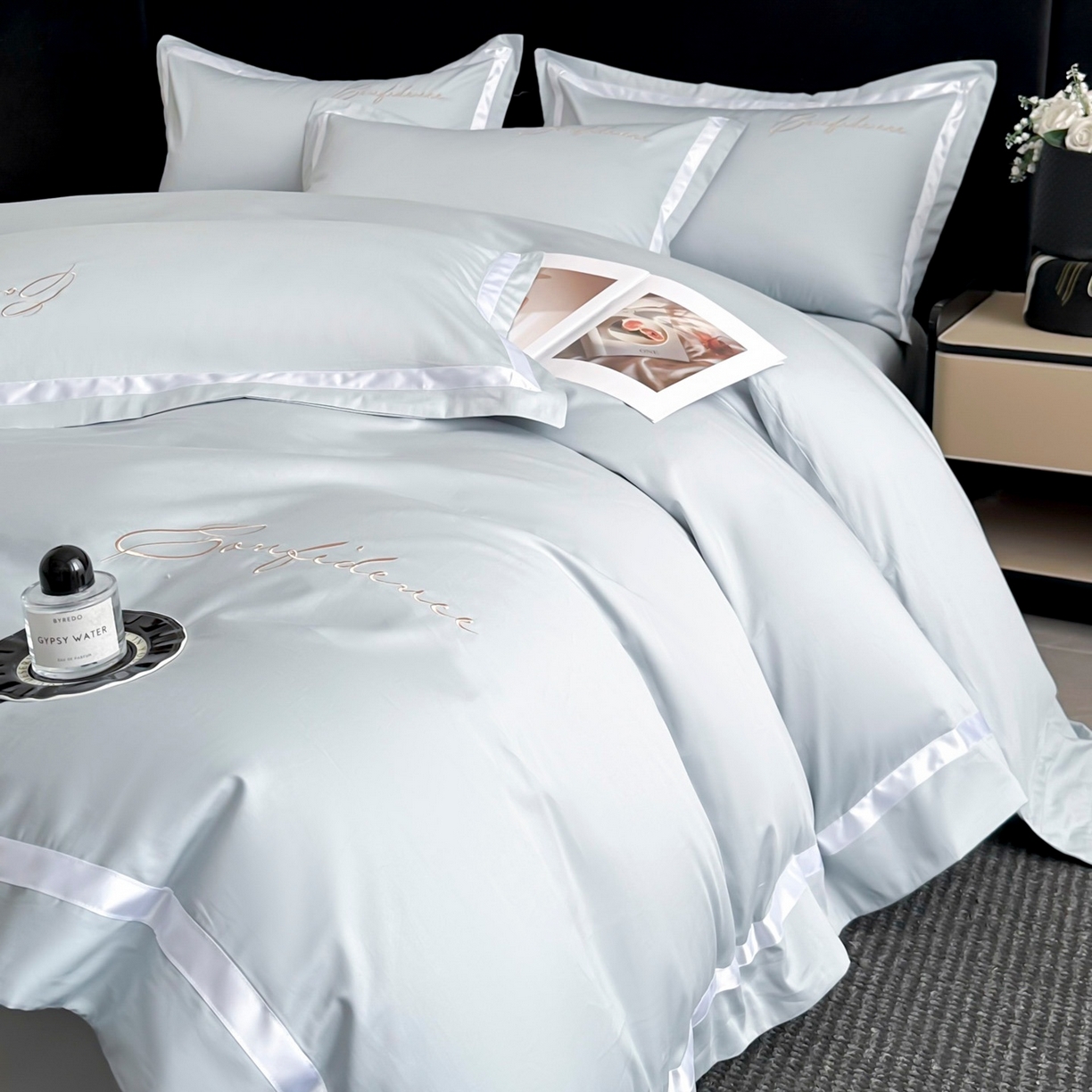 91家纺网 家纺一手货源 找家纺 新方向 【控价 提供买家秀】2026新款刺绣50s双股全棉贡缎长绒棉四件套-自信(控价 标准328元 加大348元) 自信-星月蓝