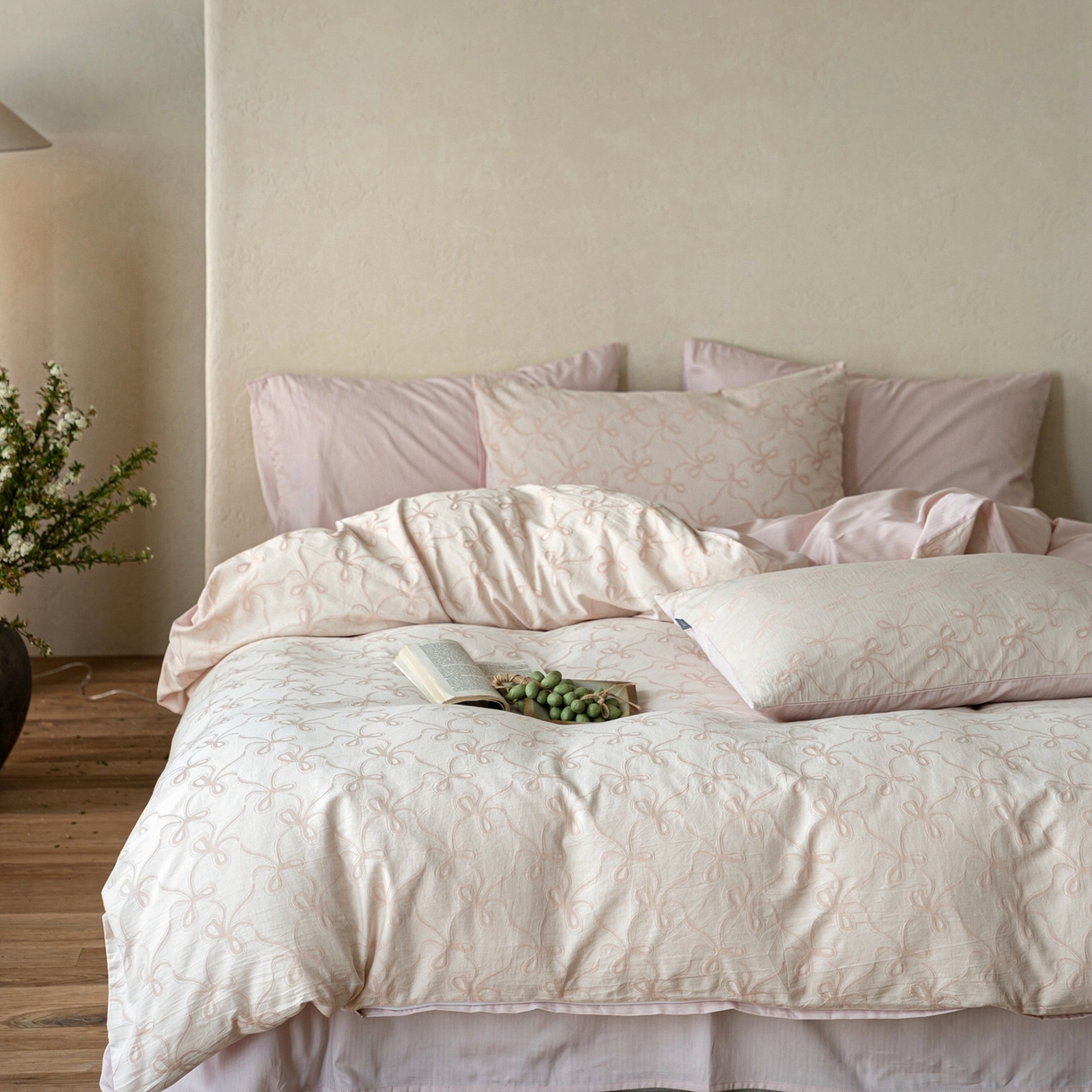 91家纺网 家纺一手货源 找家纺 时光里 2026新款全棉纯棉60支色织水洗提花四件套 蝴蝶结--柔粉