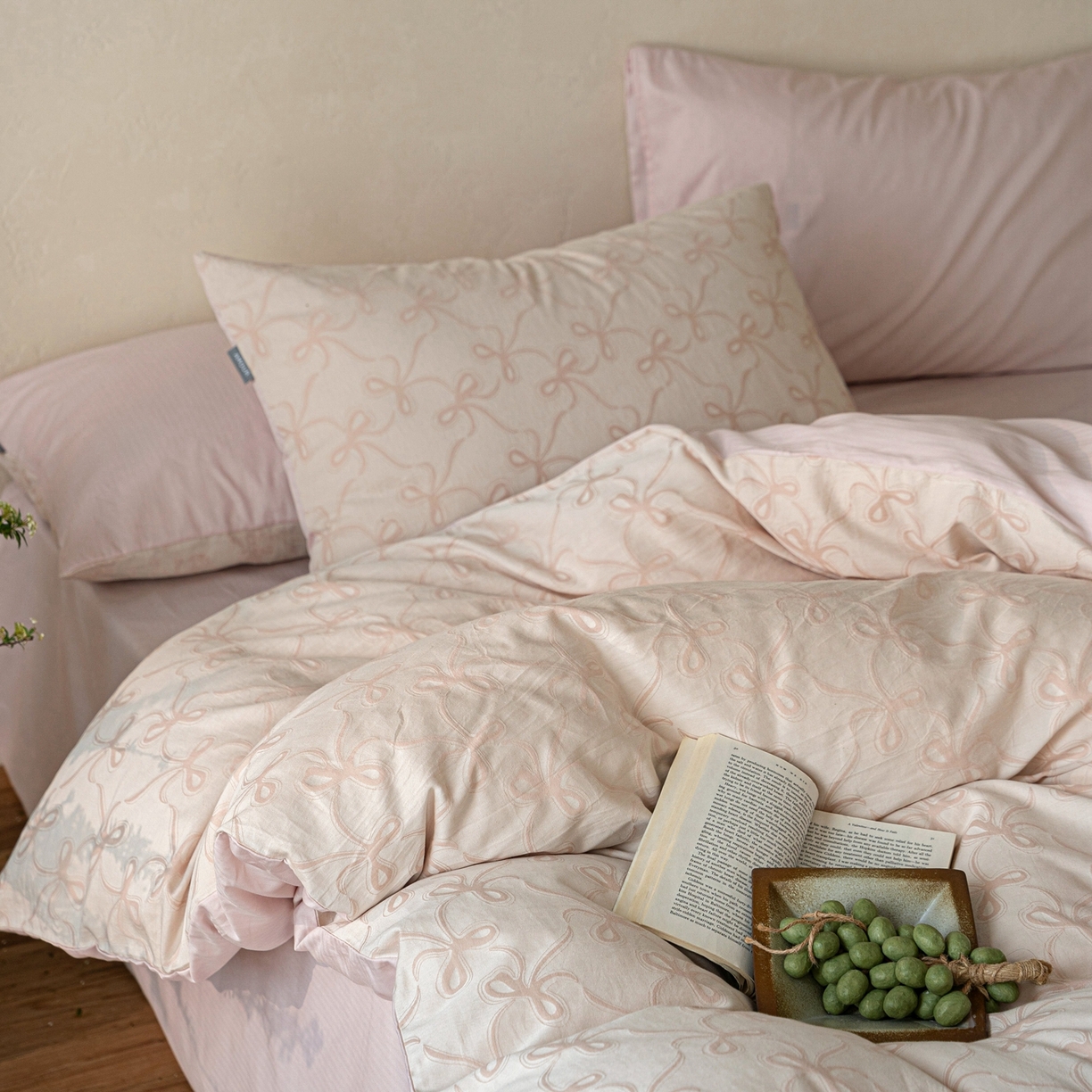 91家纺网 家纺一手货源 找家纺 时光里 2026新款全棉纯棉60支色织水洗提花四件套 蝴蝶结--柔粉