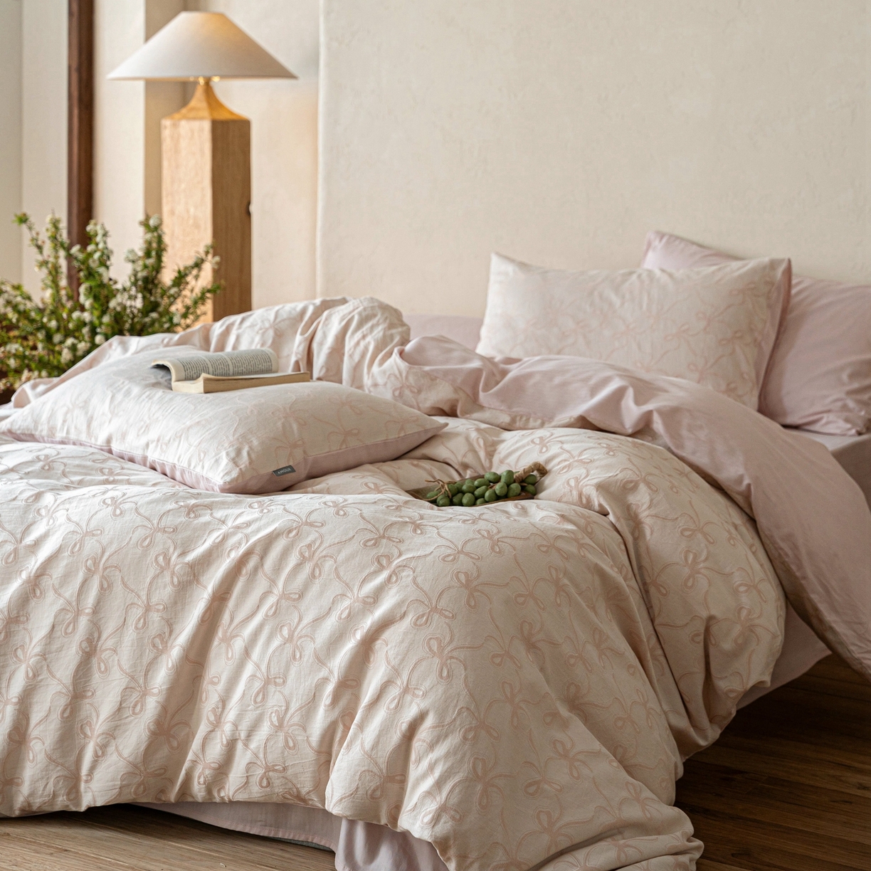 91家纺网 家纺一手货源 找家纺 时光里 2026新款全棉纯棉60支色织水洗提花四件套 蝴蝶结--柔粉