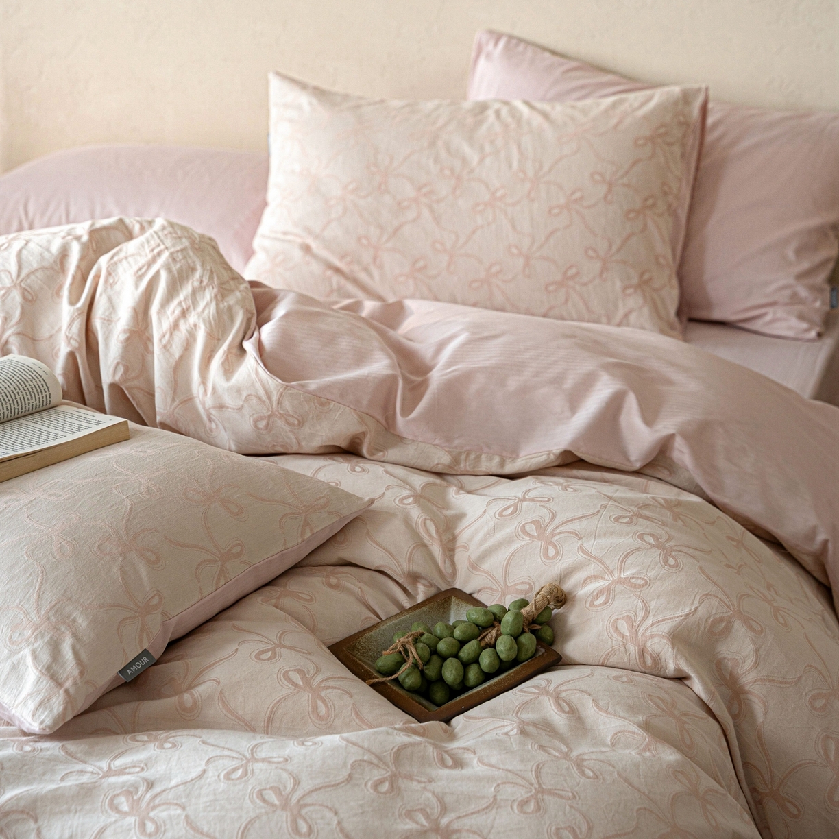 91家纺网 家纺一手货源 找家纺 时光里 2026新款全棉纯棉60支色织水洗提花四件套 蝴蝶结--柔粉