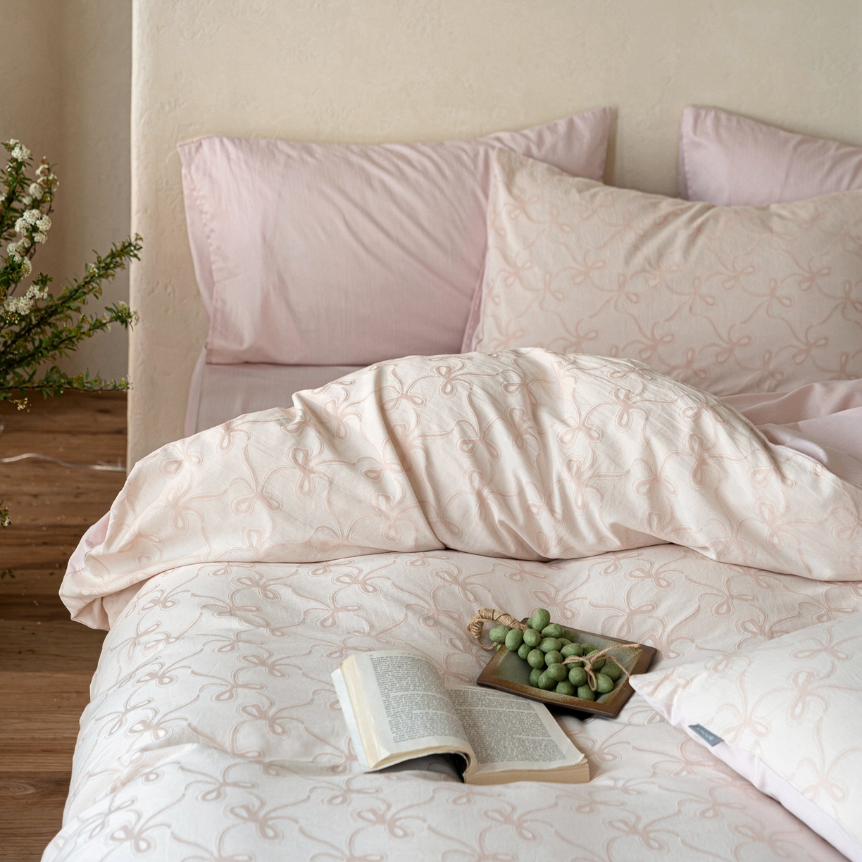 91家纺网 家纺一手货源 找家纺 时光里 2026新款全棉纯棉60支色织水洗提花四件套 蝴蝶结--柔粉