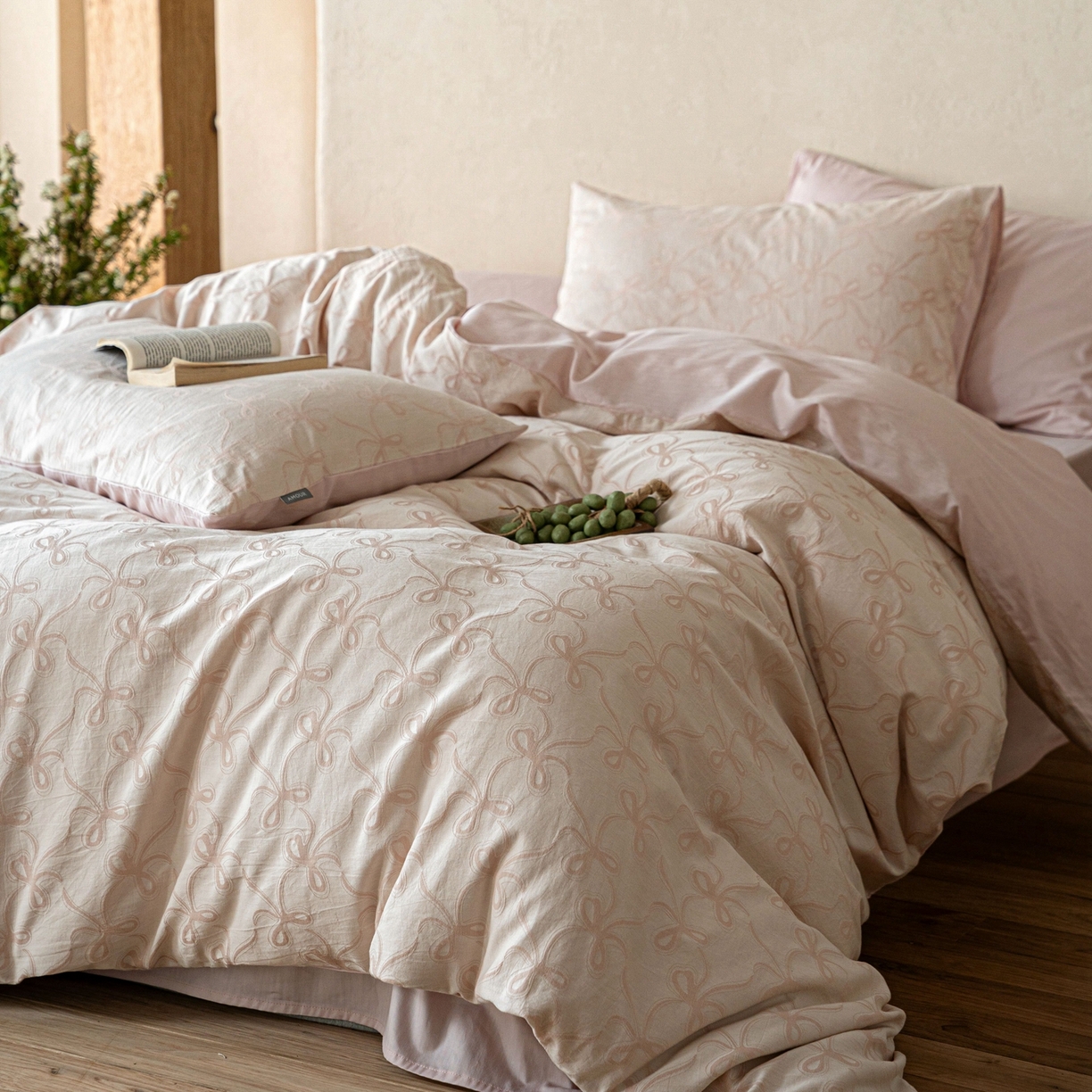 91家纺网 家纺一手货源 找家纺 时光里 2026新款全棉纯棉60支色织水洗提花四件套 蝴蝶结--柔粉