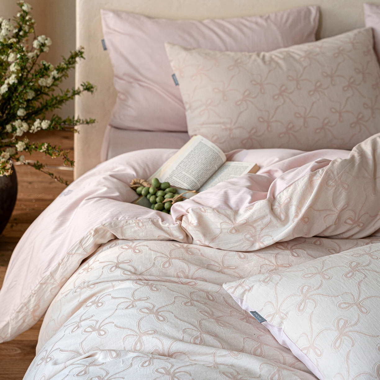 91家纺网 家纺一手货源 找家纺 时光里 2026新款全棉纯棉60支色织水洗提花四件套 蝴蝶结--柔粉