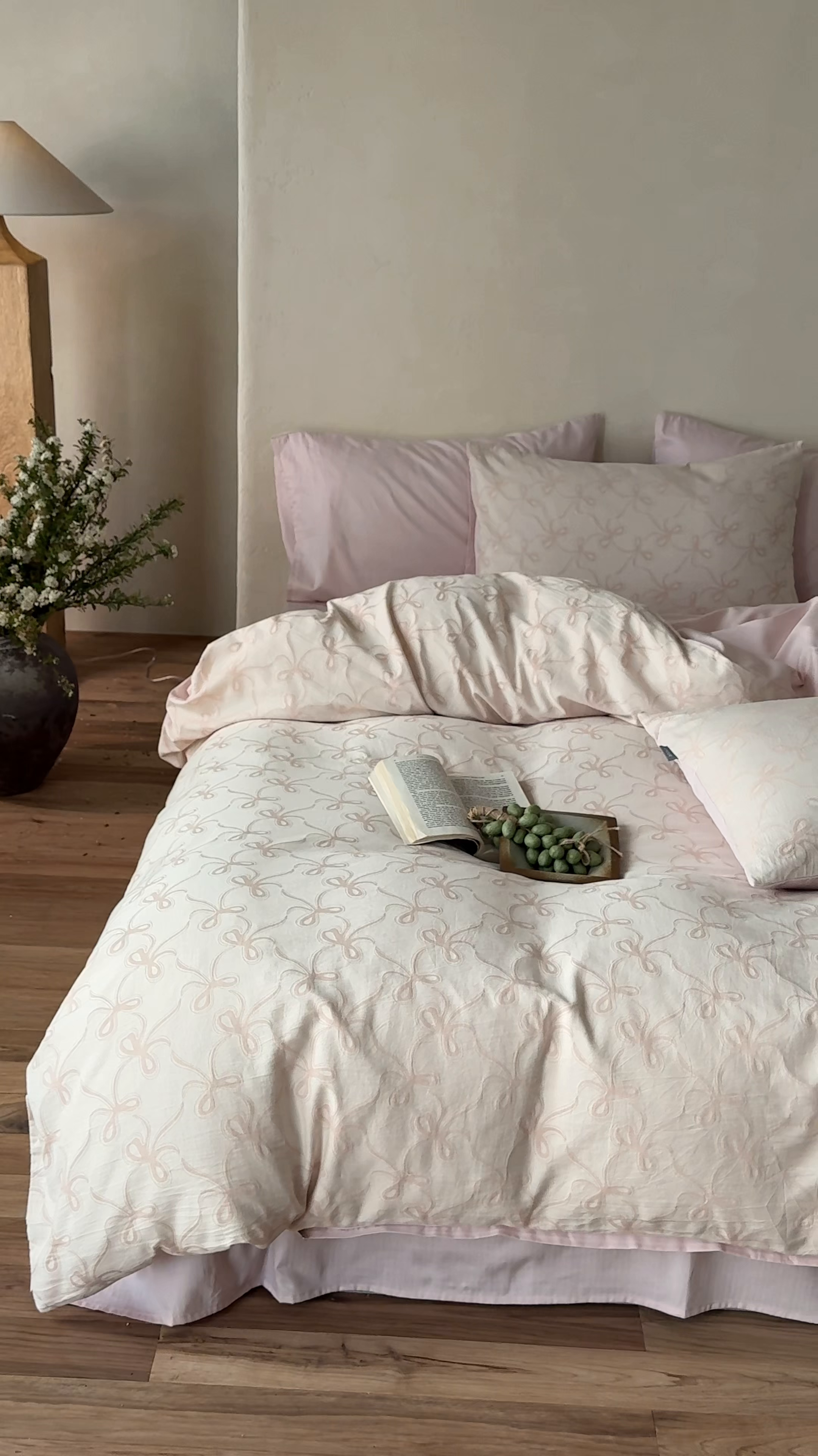 91家纺网 家纺一手货源 找家纺 时光里 2026新款全棉纯棉60支色织水洗提花四件套 蝴蝶结--柔粉