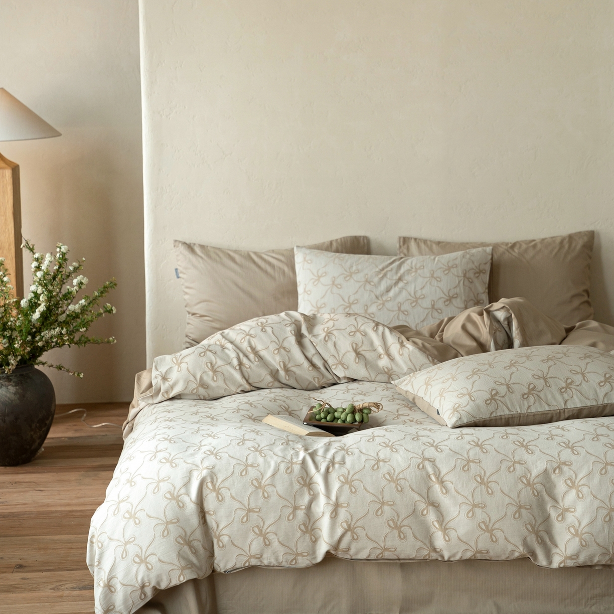 91家纺网 家纺一手货源 找家纺 时光里 2026新款全棉纯棉60支色织水洗提花四件套 蝴蝶结--燕麦