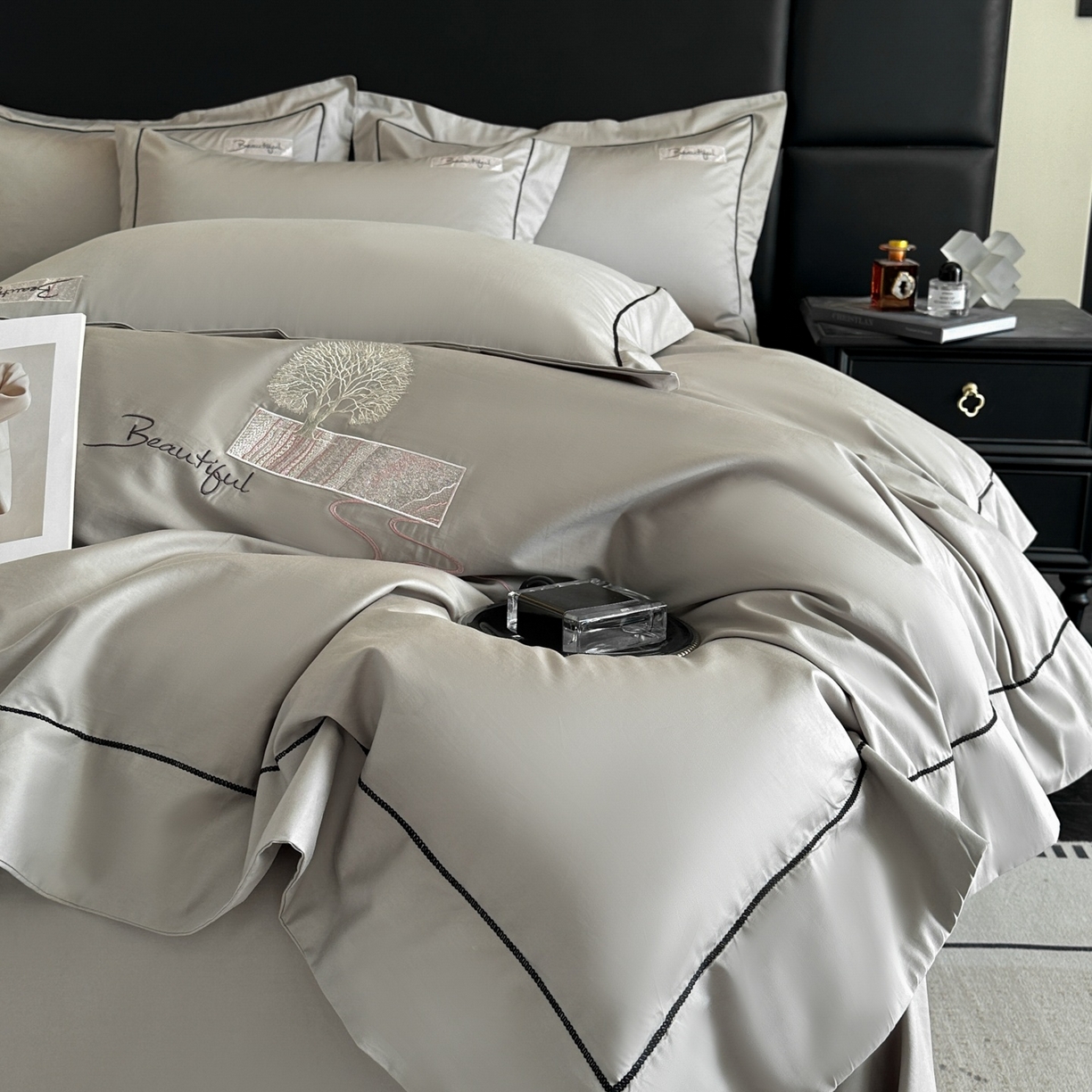 91家纺网 家纺一手货源 找家纺 （总）新方向 【控价 提供买家秀】2026新款 刺绣50s双股全棉贡缎长绒棉四件套-往事(控价 标准328元 加大348元)