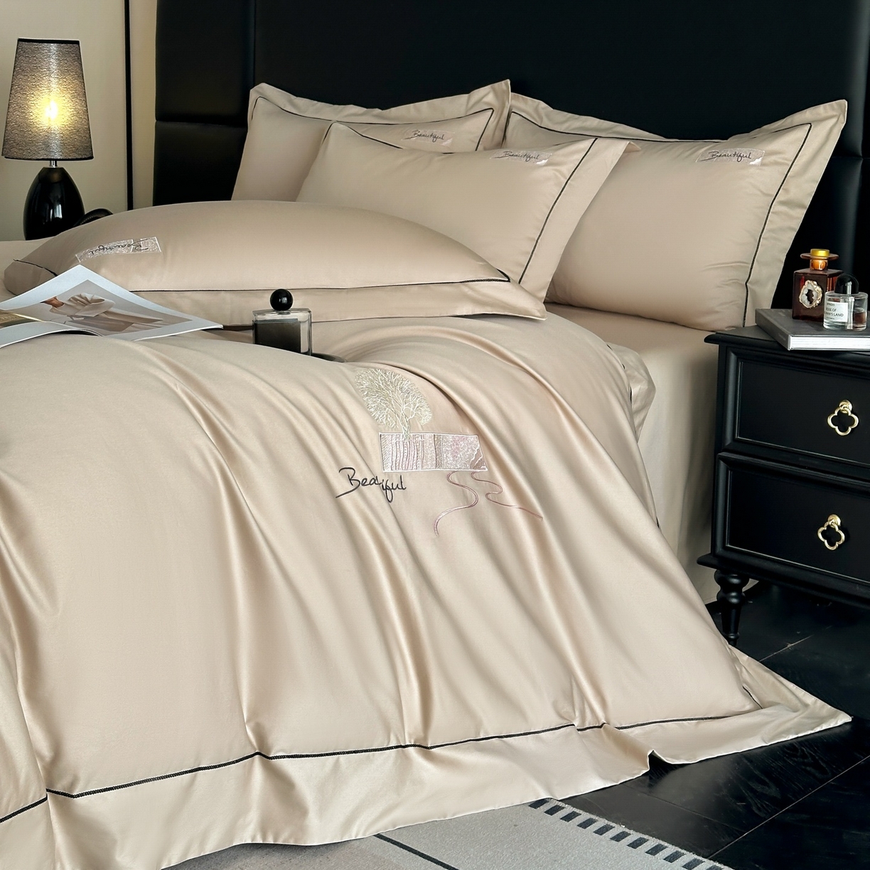 91家纺网 家纺一手货源 找家纺 新方向 【控价 提供买家秀】2026新款 刺绣50s双股全棉贡缎长绒棉四件套-往事(控价 标准328元 加大348元) 往事-香槟