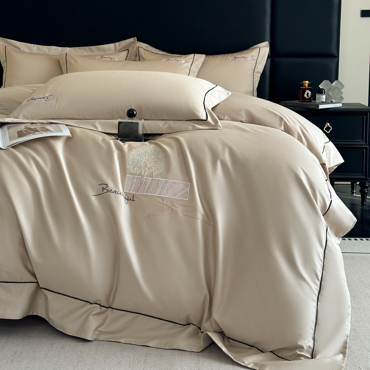 91家纺网 家纺一手货源 找家纺 新方向 【控价 提供买家秀】2026新款 刺绣50s双股全棉贡缎长绒棉四件套-往事(控价 标准328元 加大348元) 往事-香槟