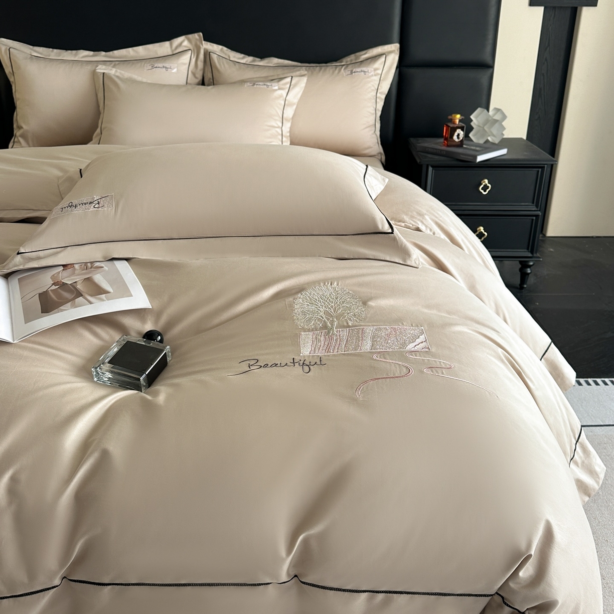 91家纺网 家纺一手货源 找家纺 新方向 【控价 提供买家秀】2026新款 刺绣50s双股全棉贡缎长绒棉四件套-往事(控价 标准328元 加大348元) 往事-香槟