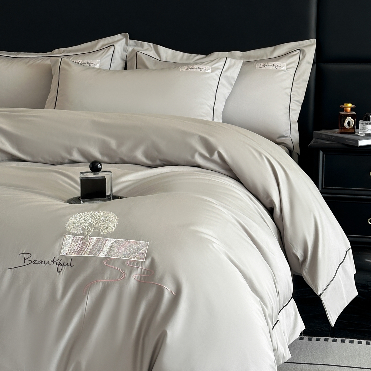 91家纺网 家纺一手货源 找家纺 （总）新方向 【控价 提供买家秀】2026新款 刺绣50s双股全棉贡缎长绒棉四件套-往事(控价 标准328元 加大348元)