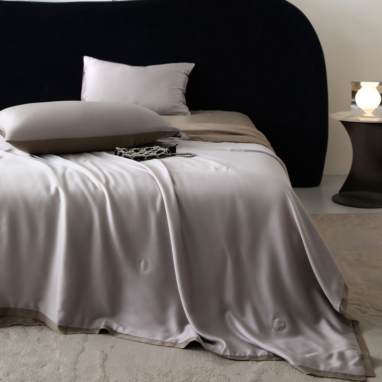 91家纺网 家纺一手货源 找家纺 纪梵茜 2026新款兰精天丝夏凉被100%蚕丝被莱赛尔天丝蚕丝空调被芯蚕丝夏被 蚕丝灰色