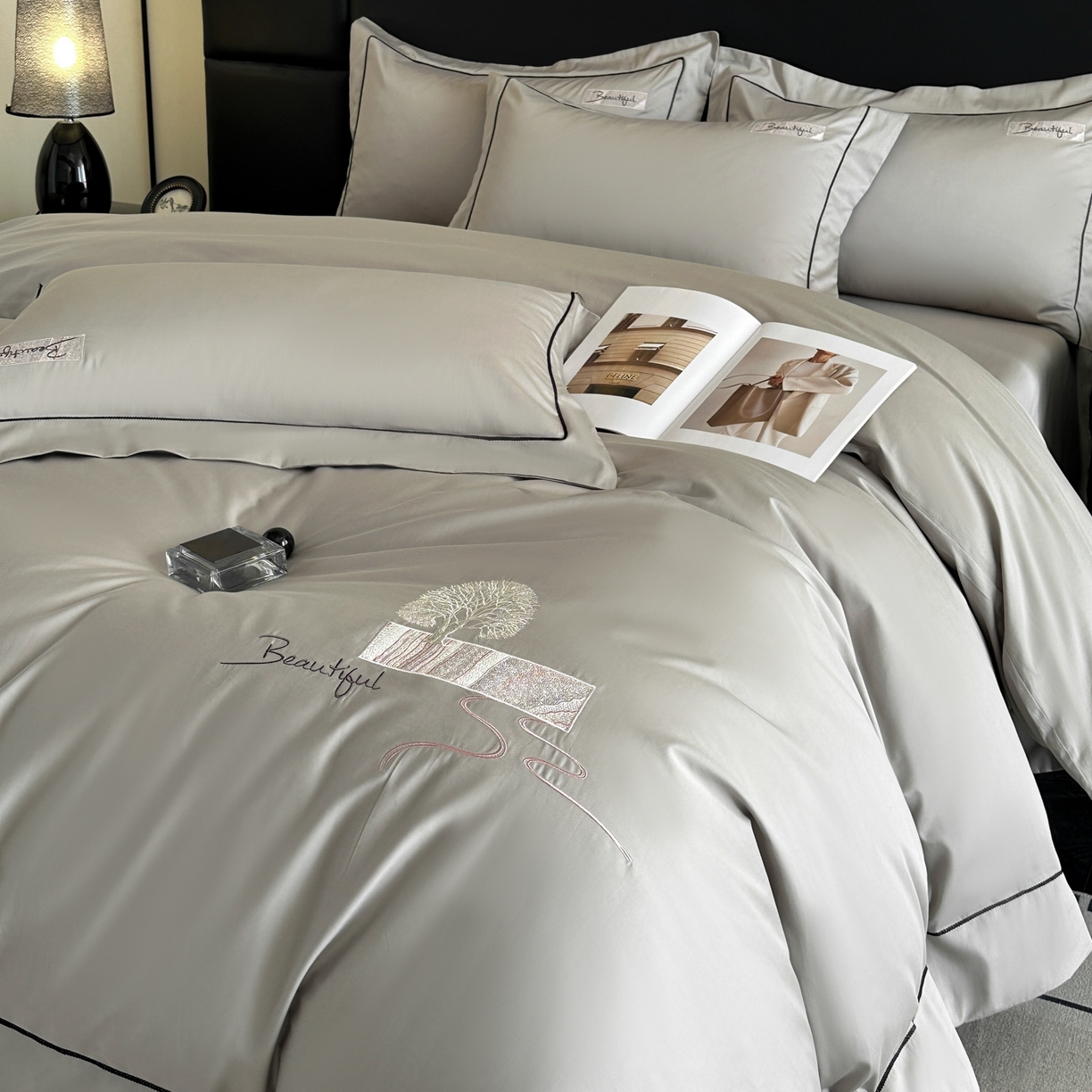 91家纺网 家纺一手货源 找家纺 （总）新方向 【控价 提供买家秀】2026新款 刺绣50s双股全棉贡缎长绒棉四件套-往事(控价 标准328元 加大348元)