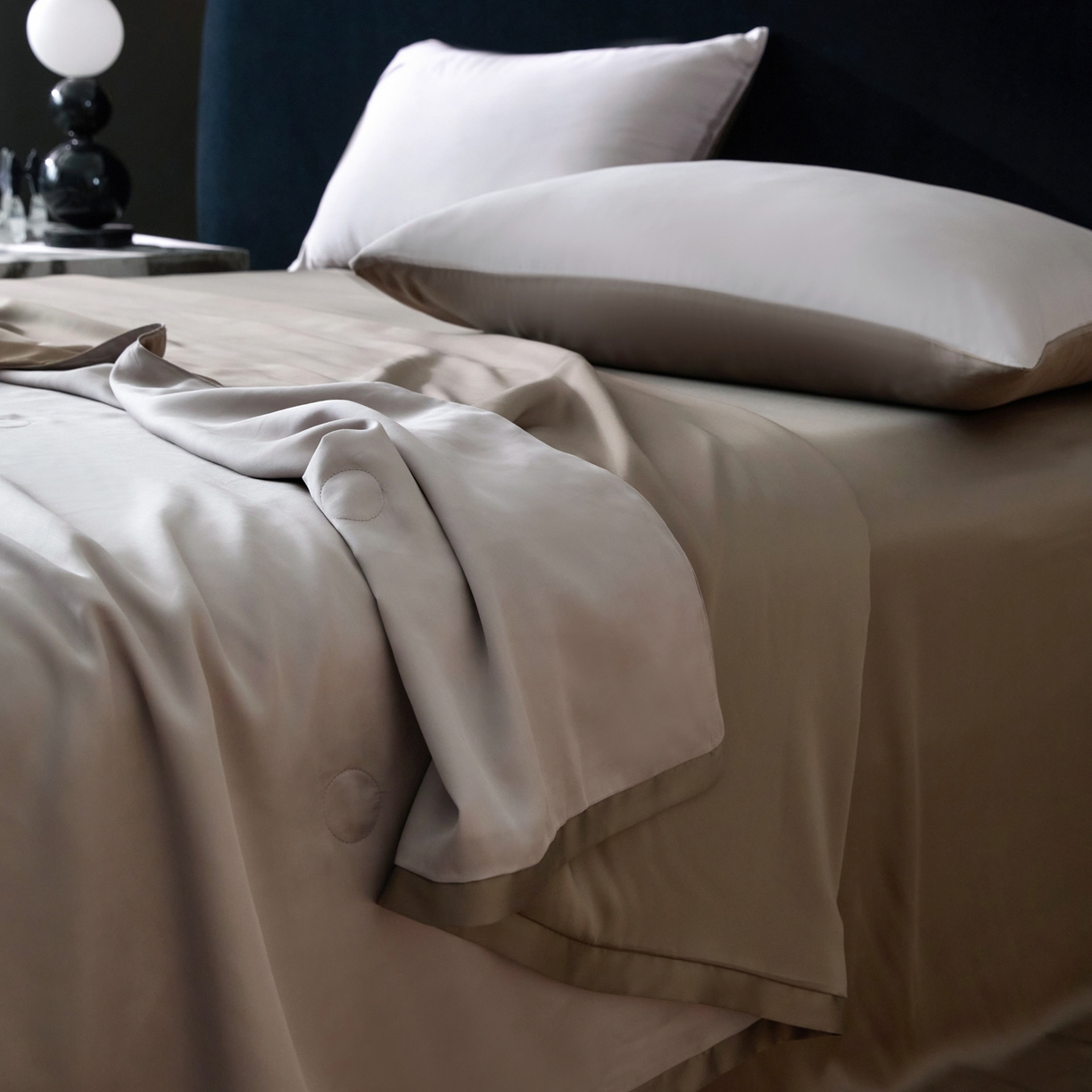 91家纺网 家纺一手货源 找家纺 纪梵茜 2026新款兰精天丝夏凉被100%蚕丝被莱赛尔天丝蚕丝空调被芯蚕丝夏被 蚕丝灰色