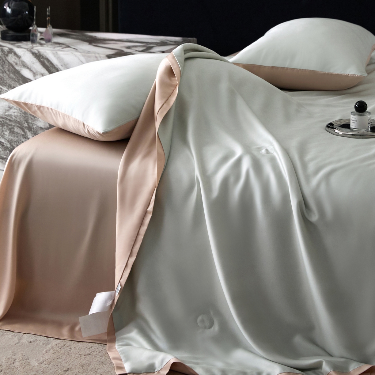 91家纺网 家纺一手货源 找家纺 纪梵茜 2026新款兰精天丝夏凉被100%蚕丝被莱赛尔天丝蚕丝空调被芯蚕丝夏被 蚕丝浅蓝