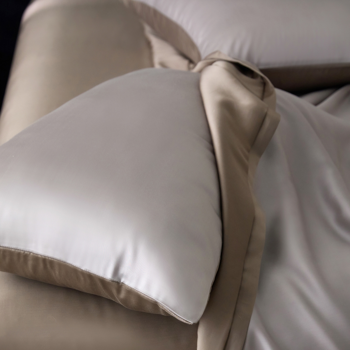 91家纺网 家纺一手货源 找家纺 纪梵茜 2026新款兰精天丝夏凉被100%蚕丝被莱赛尔天丝蚕丝空调被芯蚕丝夏被 蚕丝灰色