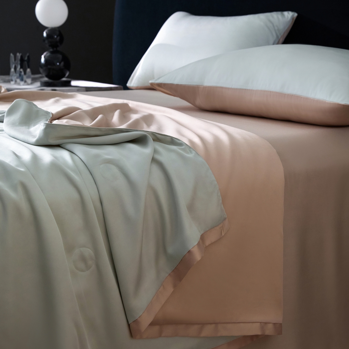 91家纺网 家纺一手货源 找家纺 纪梵茜 2026新款兰精天丝夏凉被100%蚕丝被莱赛尔天丝蚕丝空调被芯蚕丝夏被 蚕丝浅蓝