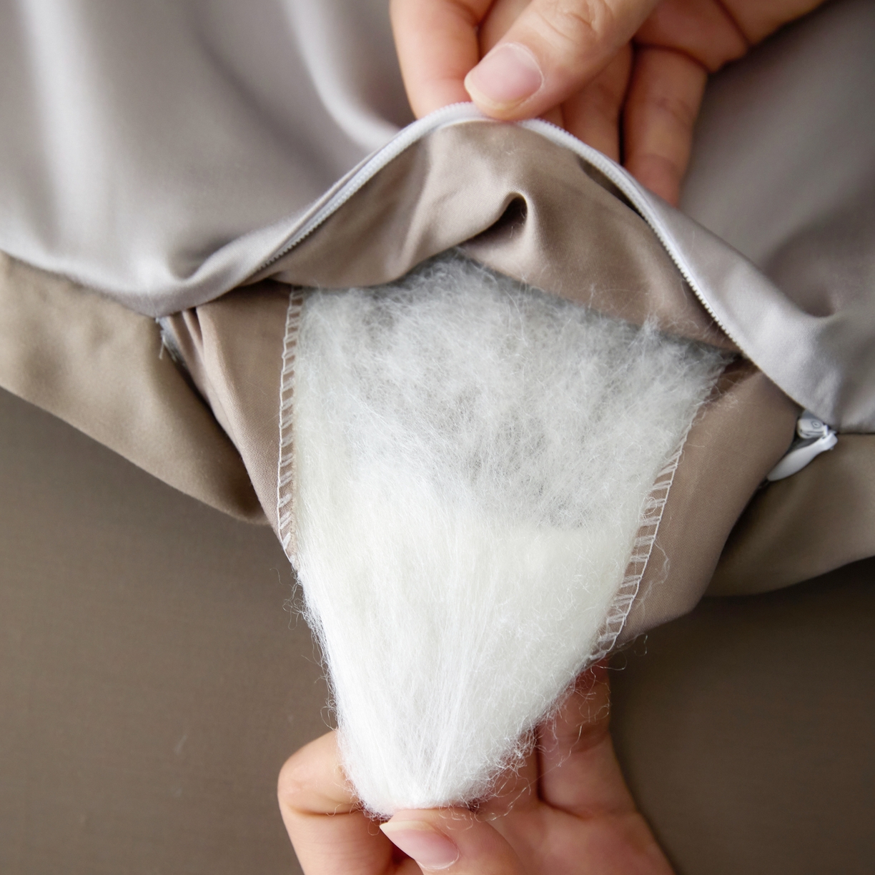 91家纺网 家纺一手货源 找家纺 纪梵茜 2026新款兰精天丝夏凉被100%蚕丝被莱赛尔天丝蚕丝空调被芯蚕丝夏被 蚕丝灰色