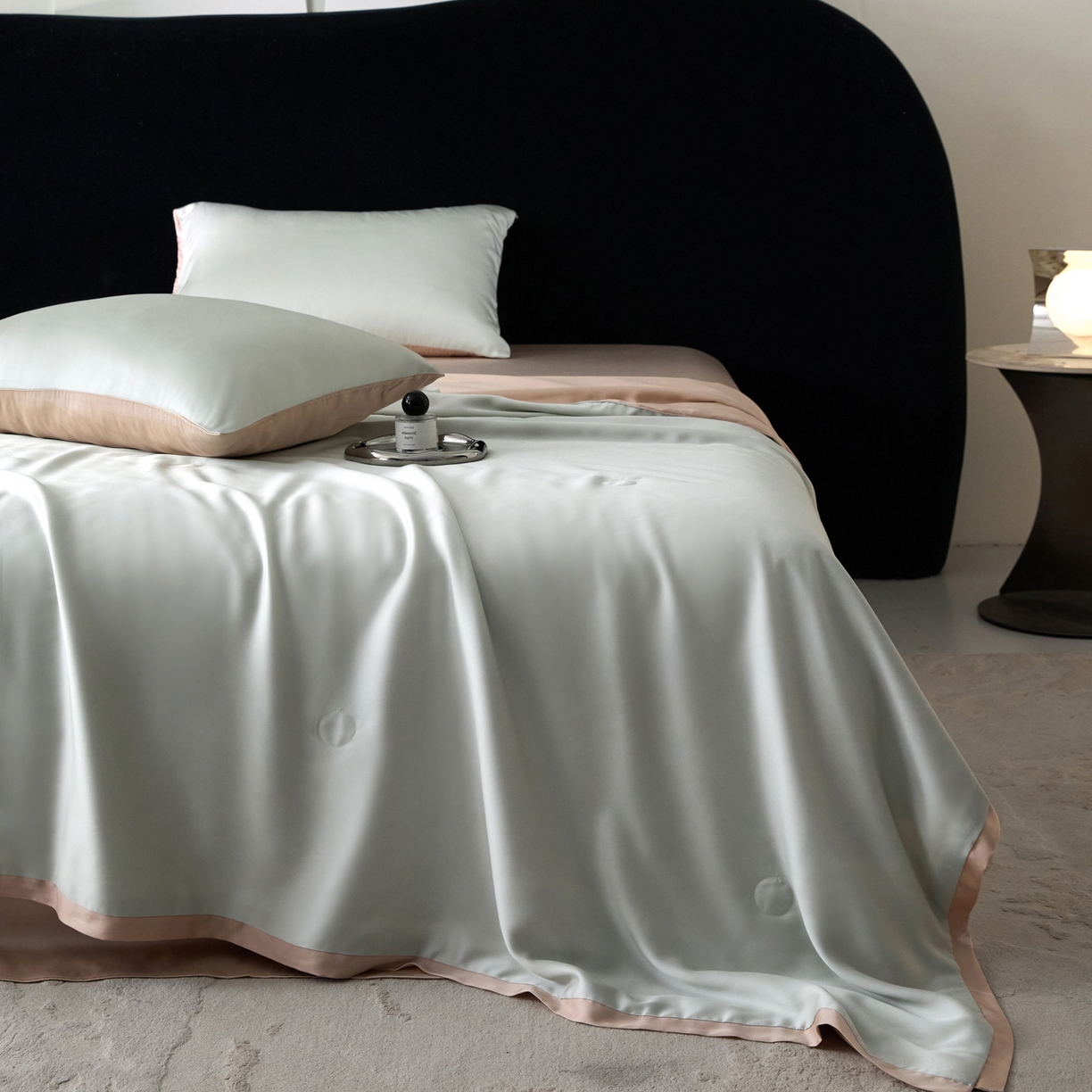 91家纺网 家纺一手货源 找家纺 纪梵茜 2026新款兰精天丝夏凉被100%蚕丝被莱赛尔天丝蚕丝空调被芯蚕丝夏被 蚕丝浅蓝