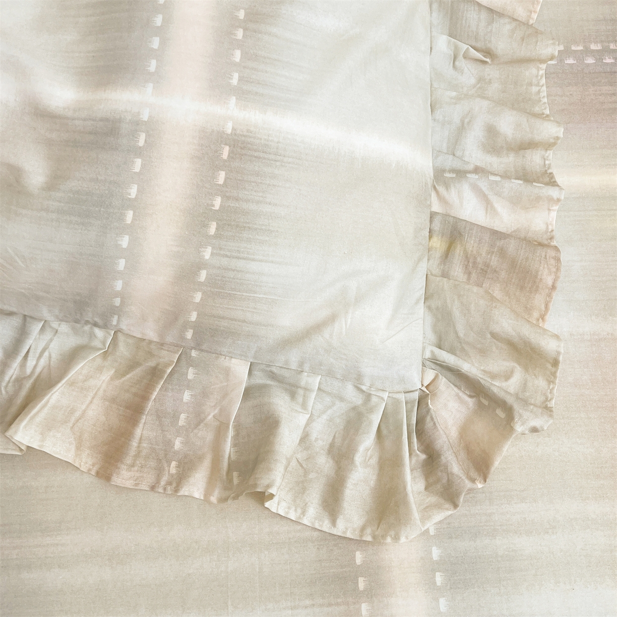 91家纺网 家纺一手货源 找家纺 宜凡家纺 2026新款全棉数码印花单层床裙格子系列四件套 光之羽 绿