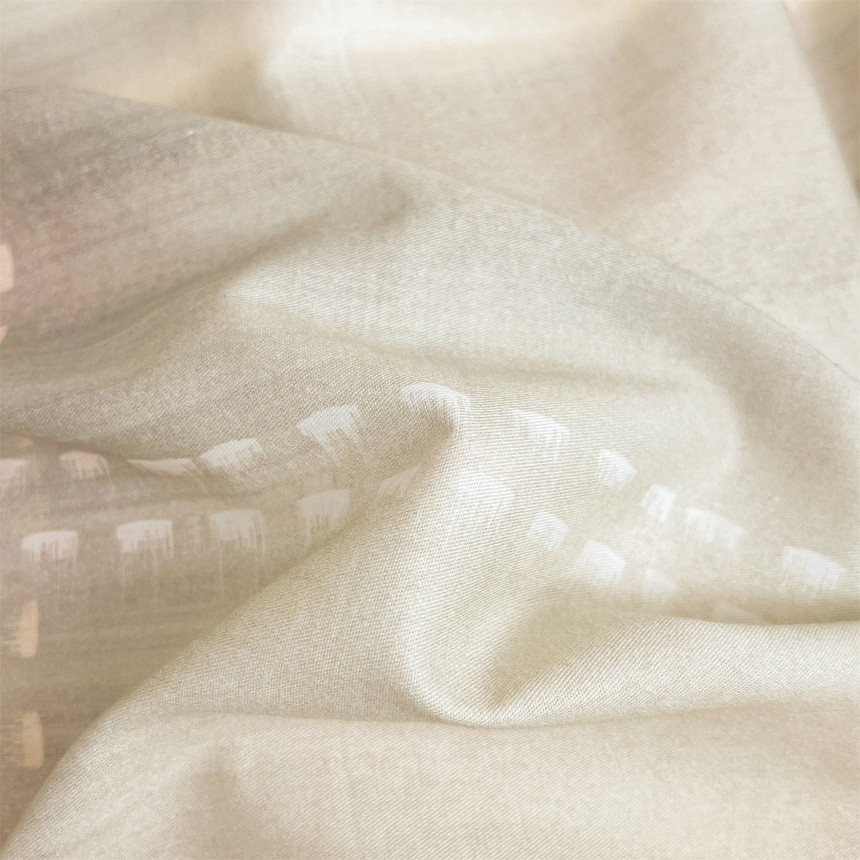 91家纺网 家纺一手货源 找家纺 宜凡家纺 2026新款全棉数码印花单层床裙格子系列四件套 光之羽 绿