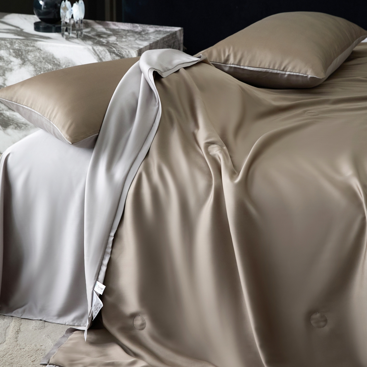 91家纺网 家纺一手货源 找家纺 纪梵茜 2026新款兰精天丝夏凉被100%蚕丝被莱赛尔天丝蚕丝空调被芯蚕丝夏被 蚕丝咖色