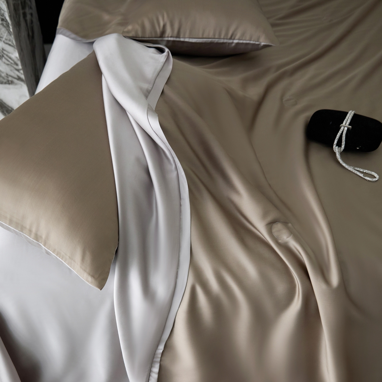 91家纺网 家纺一手货源 找家纺 纪梵茜 2026新款兰精天丝夏凉被100%蚕丝被莱赛尔天丝蚕丝空调被芯蚕丝夏被 蚕丝咖色