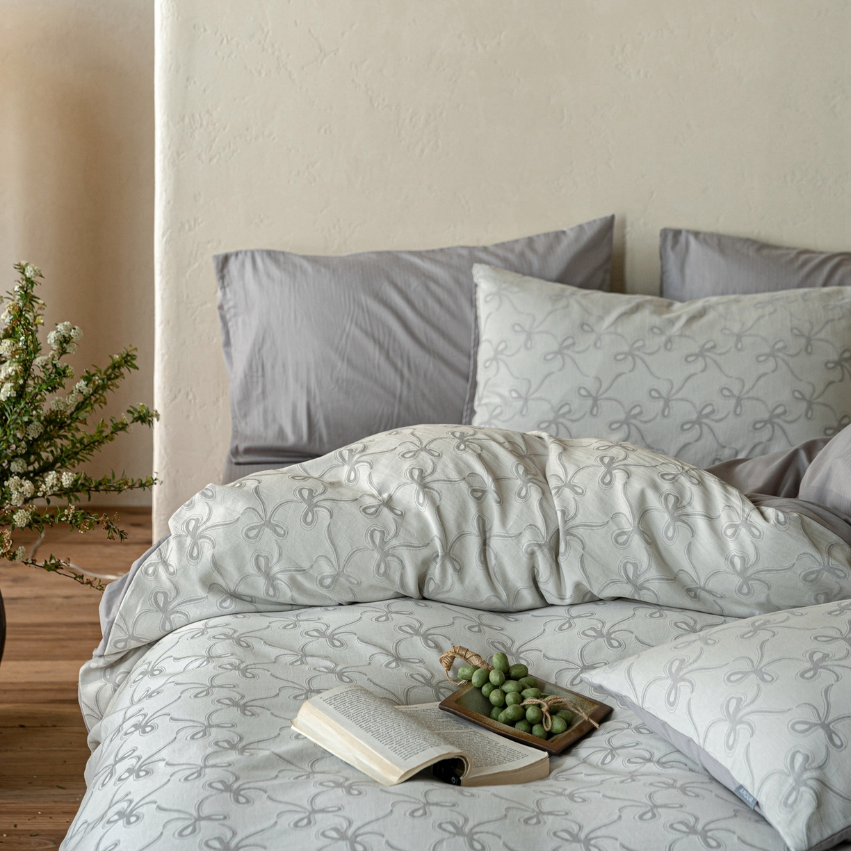 91家纺网 家纺一手货源 找家纺 时光里 2026新款全棉纯棉60支色织水洗提花四件套 蝴蝶结--云灰