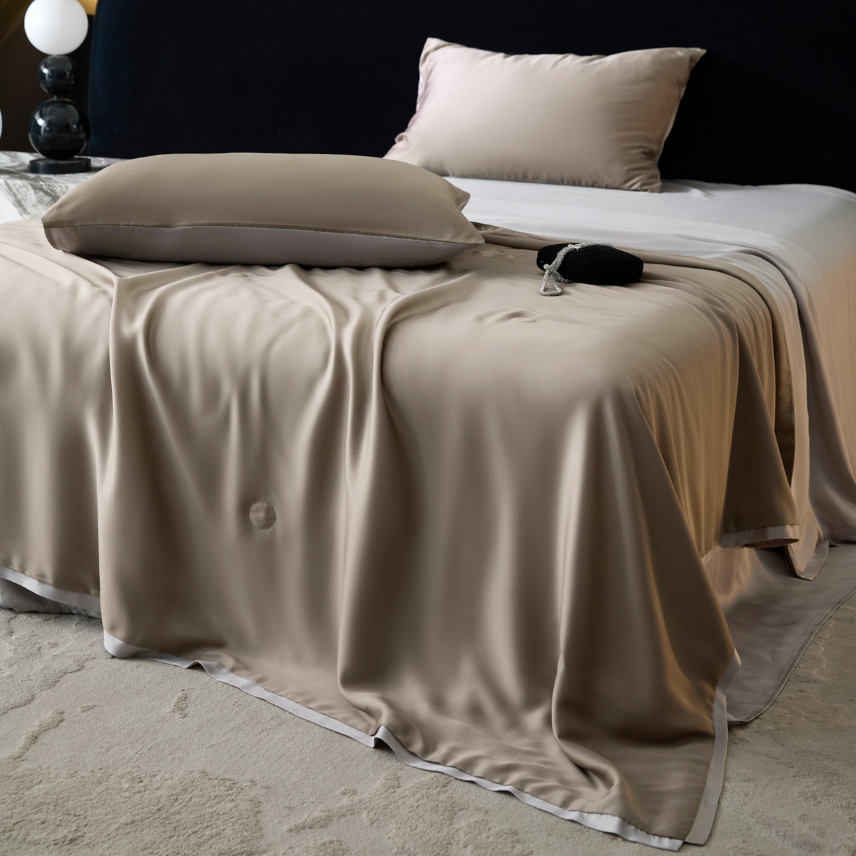 91家纺网 家纺一手货源 找家纺 纪梵茜 2026新款兰精天丝夏凉被100%蚕丝被莱赛尔天丝蚕丝空调被芯蚕丝夏被 蚕丝咖色