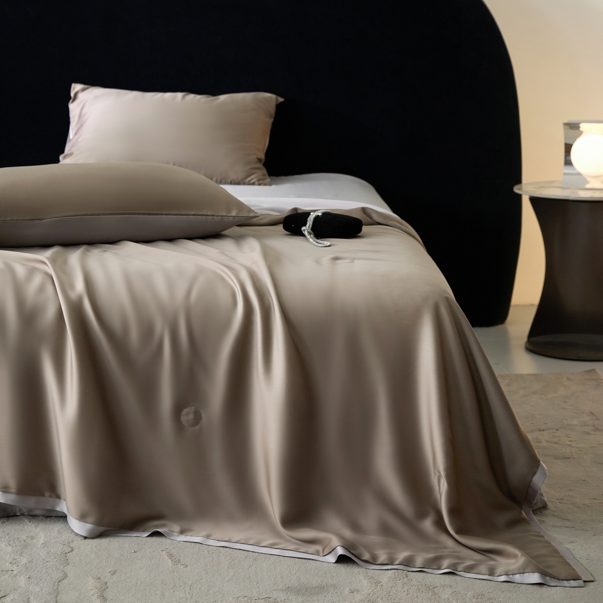 91家纺网 家纺一手货源 找家纺 纪梵茜 2026新款兰精天丝夏凉被100%蚕丝被莱赛尔天丝蚕丝空调被芯蚕丝夏被 蚕丝咖色