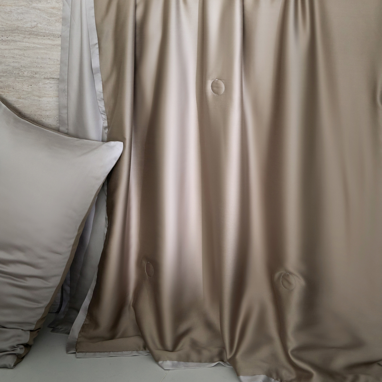 91家纺网 家纺一手货源 找家纺 纪梵茜 2026新款兰精天丝夏凉被100%蚕丝被莱赛尔天丝蚕丝空调被芯蚕丝夏被 蚕丝咖色