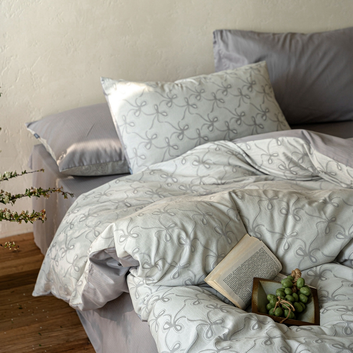 91家纺网 家纺一手货源 找家纺 时光里 2026新款全棉纯棉60支色织水洗提花四件套 蝴蝶结--云灰