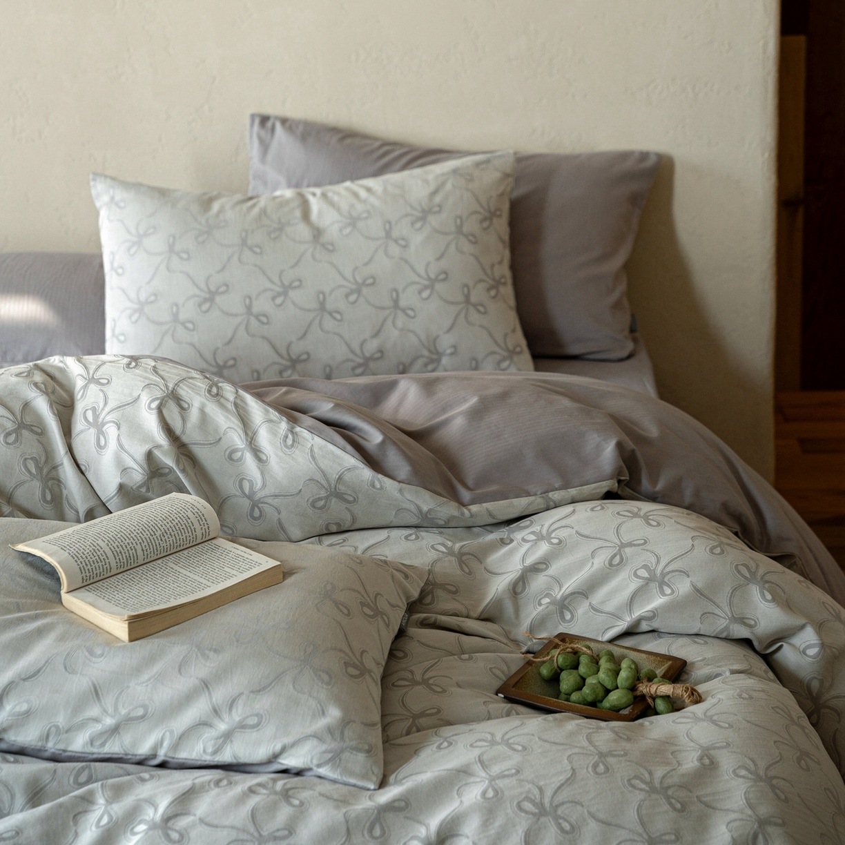 91家纺网 家纺一手货源 找家纺 时光里 2026新款全棉纯棉60支色织水洗提花四件套 蝴蝶结--云灰