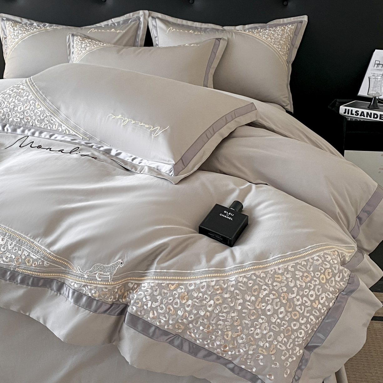 91家纺网 家纺一手货源 找家纺 新方向 【控价 提供买家秀】2026新款刺绣50s双股全棉贡缎长绒棉四件套-威尔(控价 标准348元 加大368元) 威尔-爵士灰