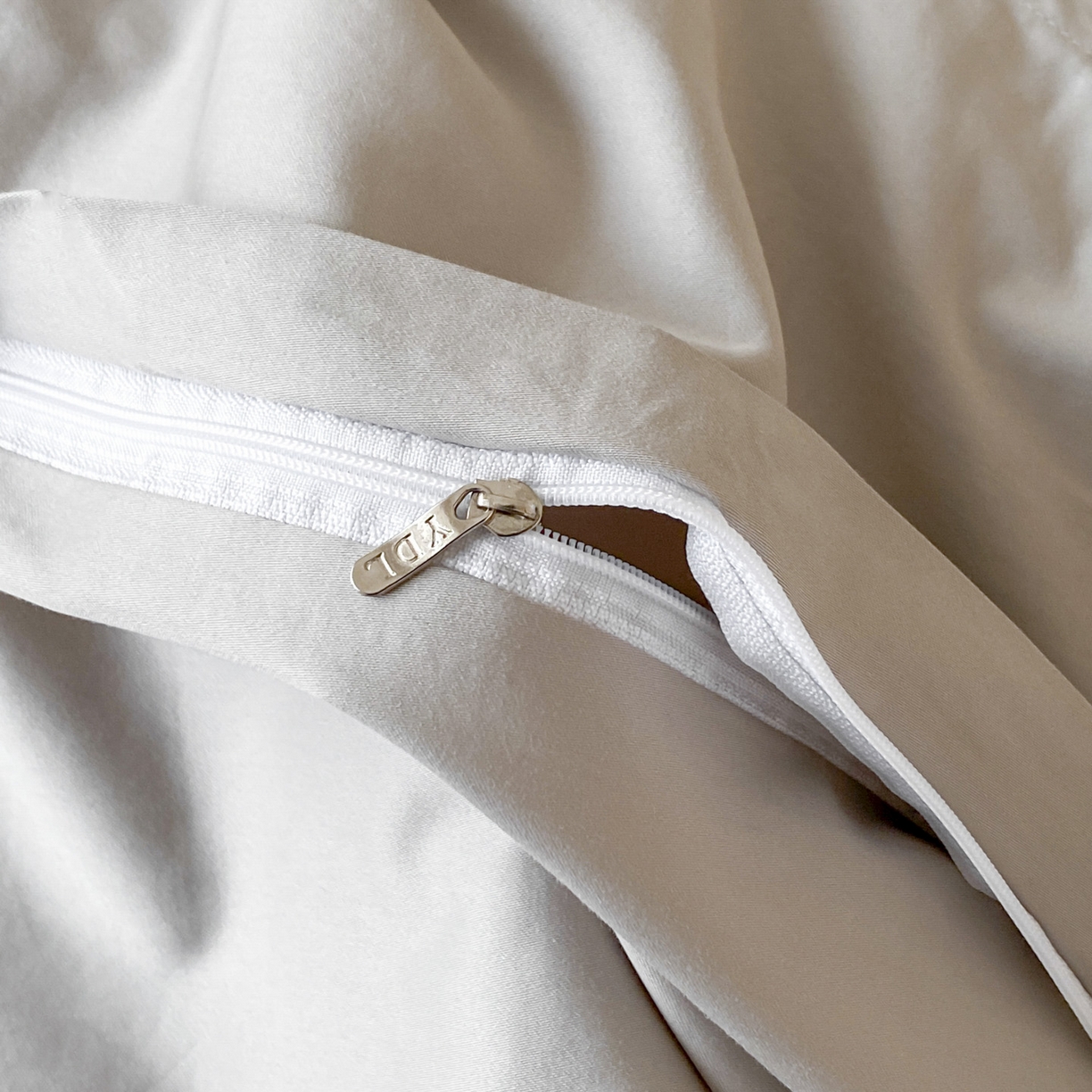 91家纺网 家纺一手货源 找家纺 新方向 【控价 提供买家秀】2026新款刺绣50s双股全棉贡缎长绒棉四件套-威尔(控价 标准348元 加大368元) 威尔-爵士灰