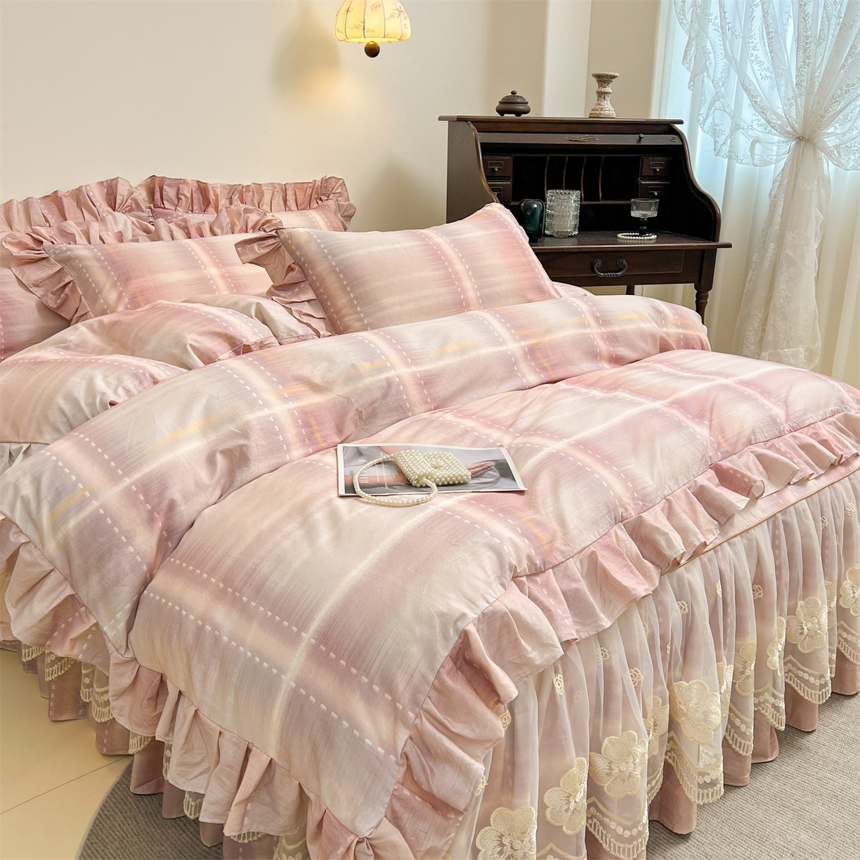 91家纺网 家纺一手货源 找家纺 宜凡家纺 2026新款全棉数码印花单层床裙格子系列四件套 光之羽 紫