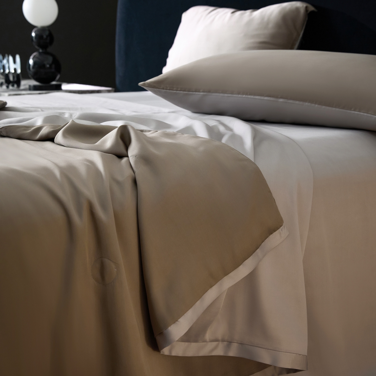 91家纺网 家纺一手货源 找家纺 纪梵茜 2026新款兰精天丝夏凉被100%蚕丝被莱赛尔天丝蚕丝空调被芯蚕丝夏被 蚕丝咖色