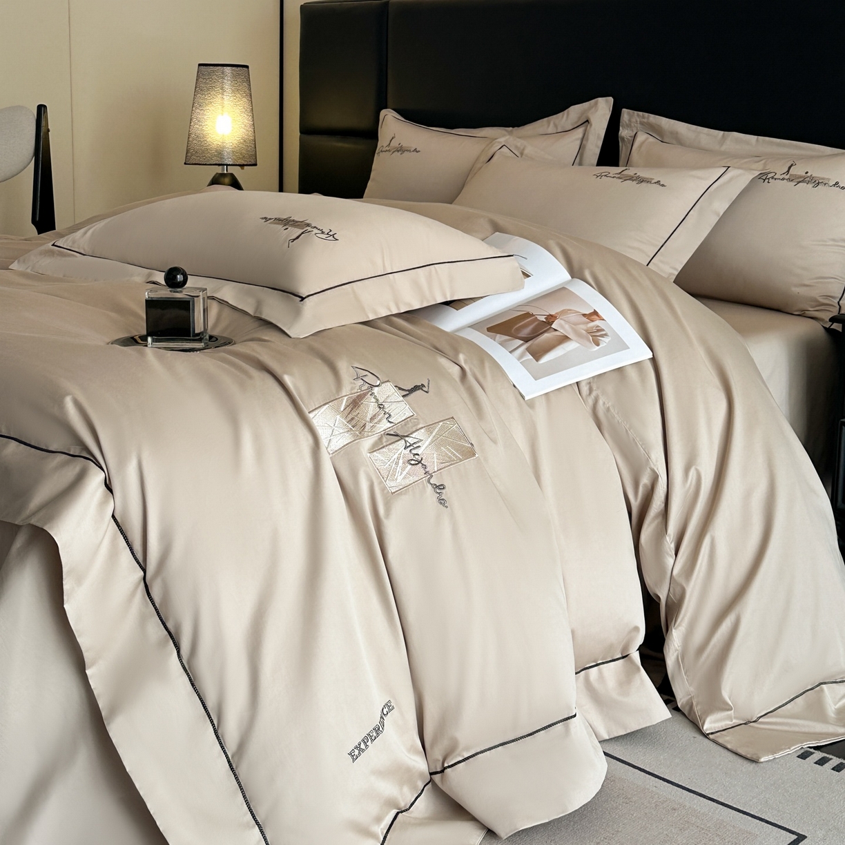 91家纺网 家纺一手货源 找家纺 新方向 【控价 提供买家秀】2026新款 刺绣50s双股全棉贡缎长绒棉四件套-哈德森(控价 标准328元 加大348元) 哈德森-香槟