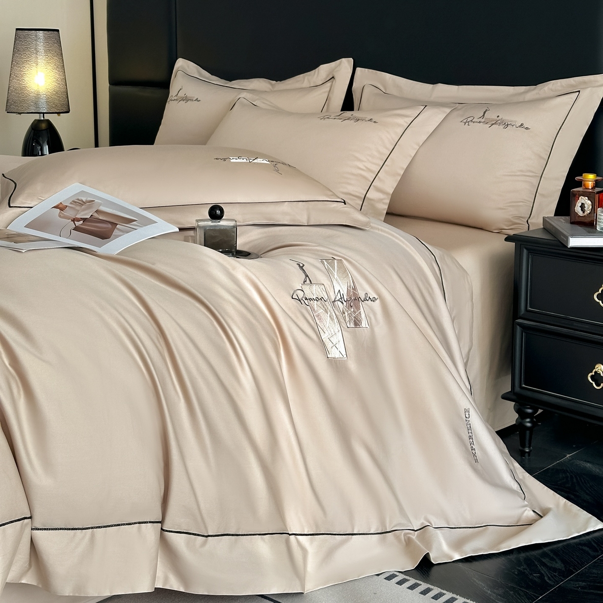 91家纺网 家纺一手货源 找家纺 新方向 【控价 提供买家秀】2026新款 刺绣50s双股全棉贡缎长绒棉四件套-哈德森(控价 标准328元 加大348元) 哈德森-香槟