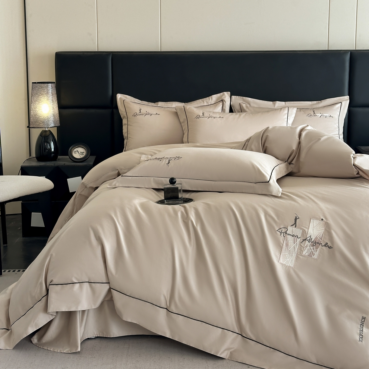 91家纺网 家纺一手货源 找家纺 新方向 【控价 提供买家秀】2026新款 刺绣50s双股全棉贡缎长绒棉四件套-哈德森(控价 标准328元 加大348元) 哈德森-香槟