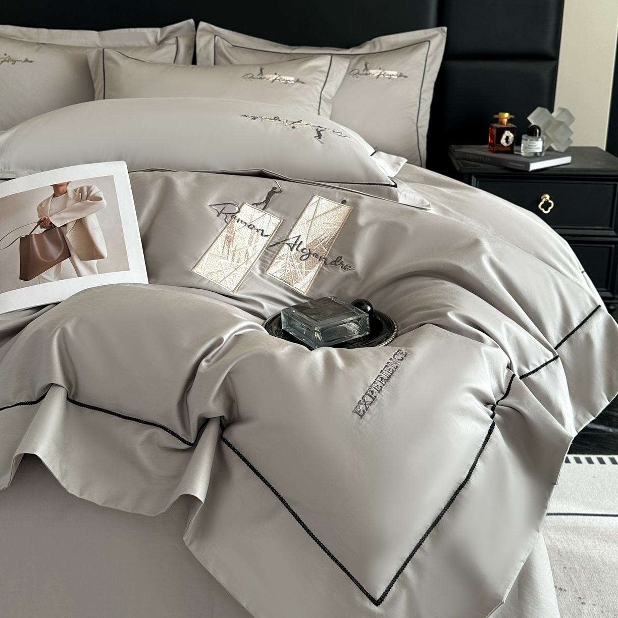 91家纺网 家纺一手货源 找家纺 新方向 【控价 提供买家秀】2026新款 刺绣50s双股全棉贡缎长绒棉四件套-哈德森(控价 标准328元 加大348元) 哈德森-爵士灰